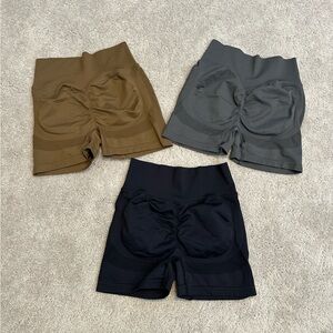 Set of 3 booty scrunch shorts!
